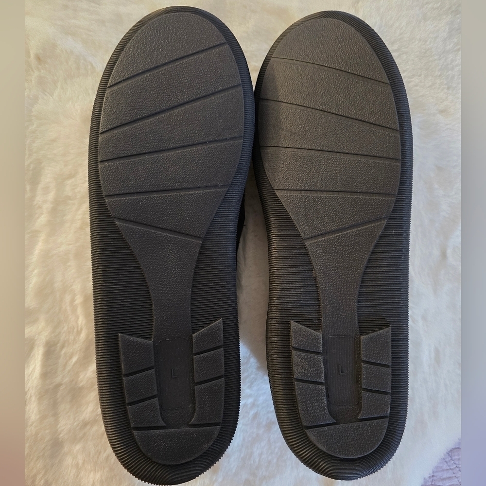 Classic Black Men's Slip-On Slippers - Picture 4 of 5